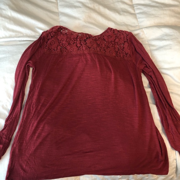 Three Quarter Sleeve With Flower Design at Neck. - Picture 6 of 6